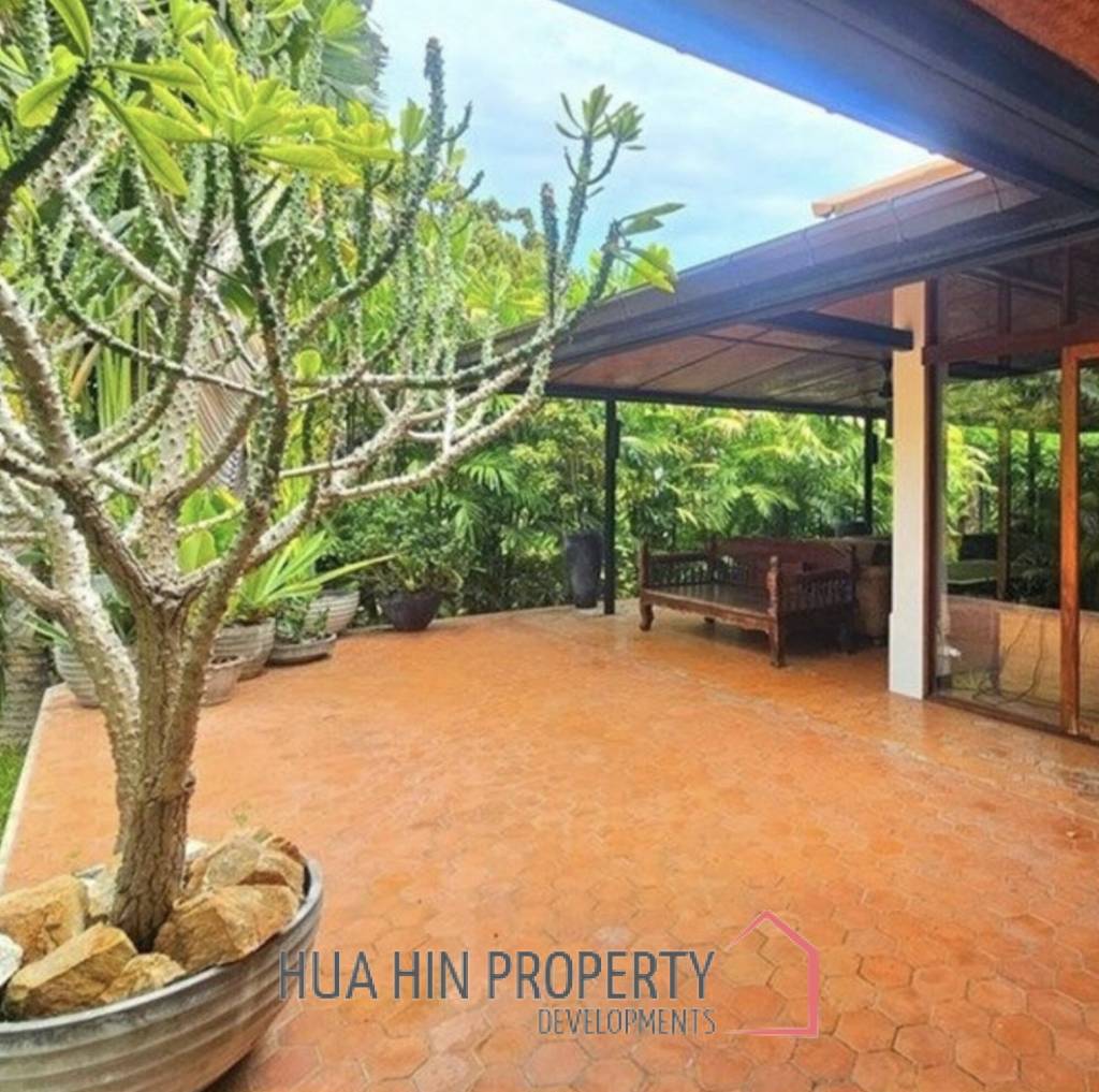 VILLA VISTA : 3 bed Balinese style villa