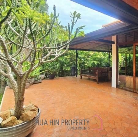 VILLA VISTA : 3 bed Balinese style villa