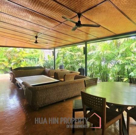 VILLA VISTA : 3 bed Balinese style villa