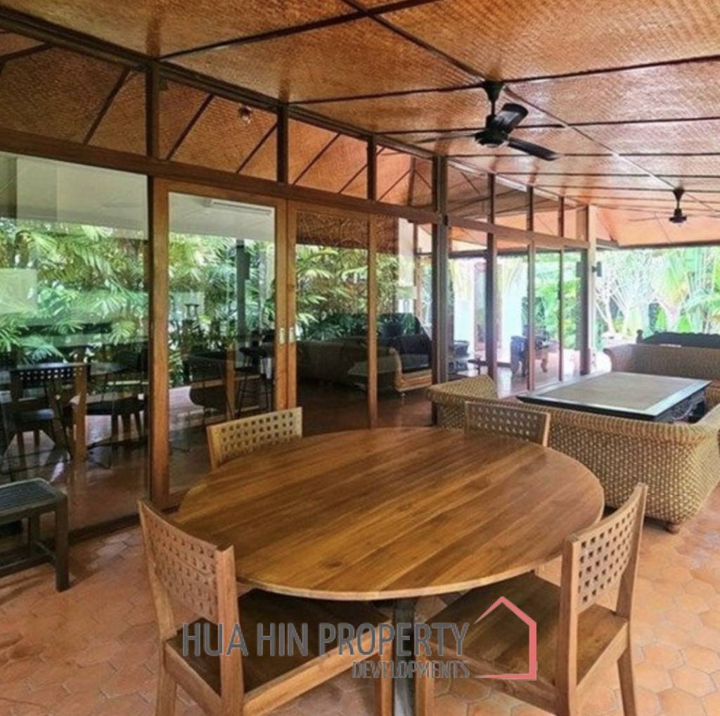 VILLA VISTA : 3 bed Balinese style villa