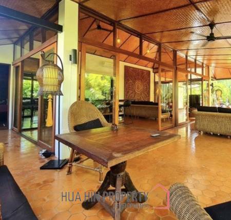 VILLA VISTA : 3 bed Balinese style villa