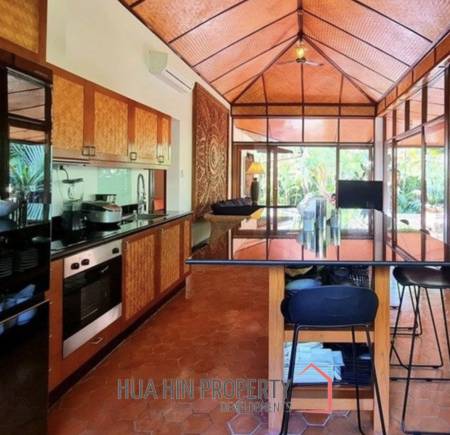 VILLA VISTA : 3 bed Balinese style villa