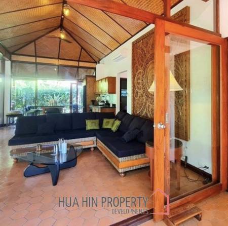 VILLA VISTA : 3 bed Balinese style villa