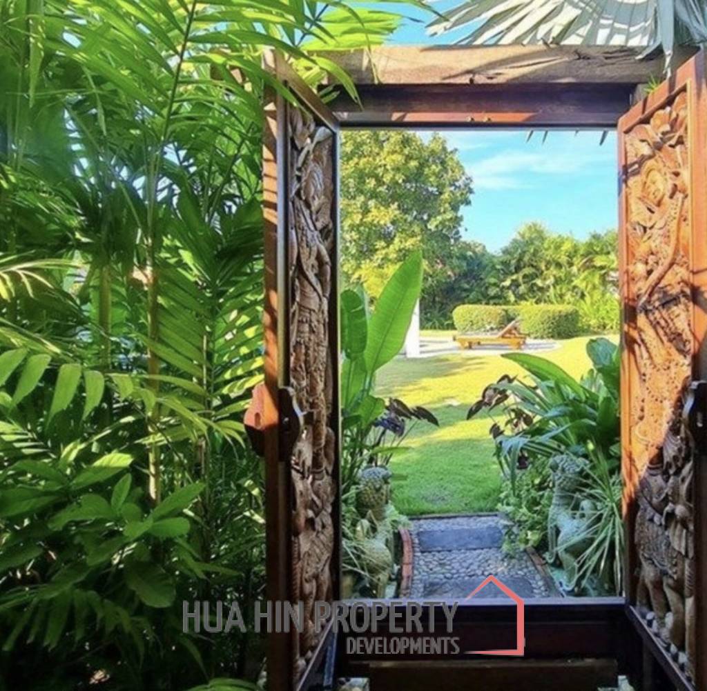 VILLA VISTA : 3 bed Balinese style villa