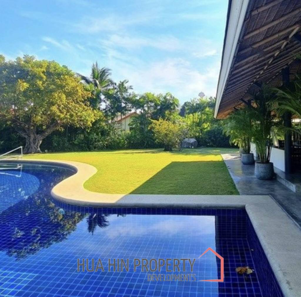 VILLA VISTA : 3 bed Balinese style villa