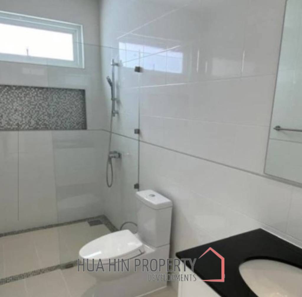 FACON HILL HUA HIN : 3 bed luxury pool villa