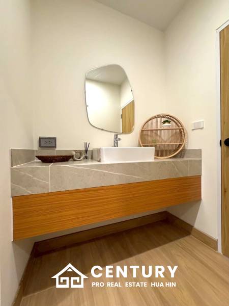 167 sqm Modern Pool Villa in Sam Roi Yot, Prachuap Khiri Khan