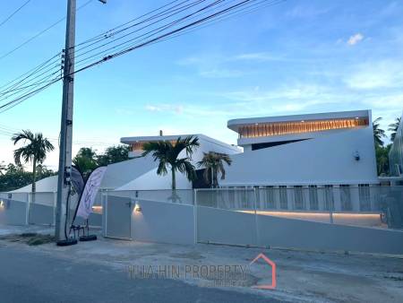 167 sqm Modern Pool Villa in Sam Roi Yot, Prachuap Khiri Khan