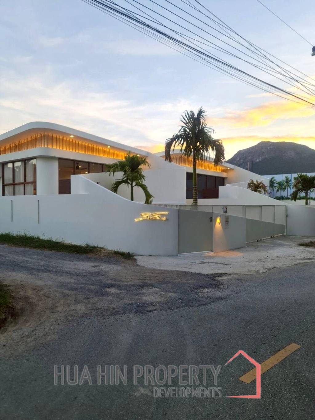 167 sqm Modern Pool Villa in Sam Roi Yot, Prachuap Khiri Khan