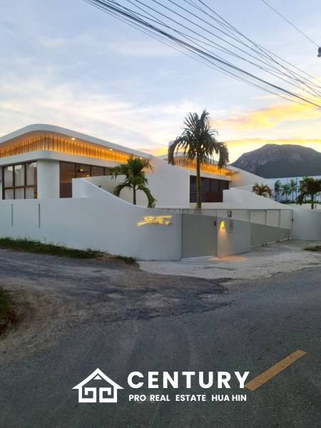 167 sqm Modern Pool Villa in Sam Roi Yot, Prachuap Khiri Khan