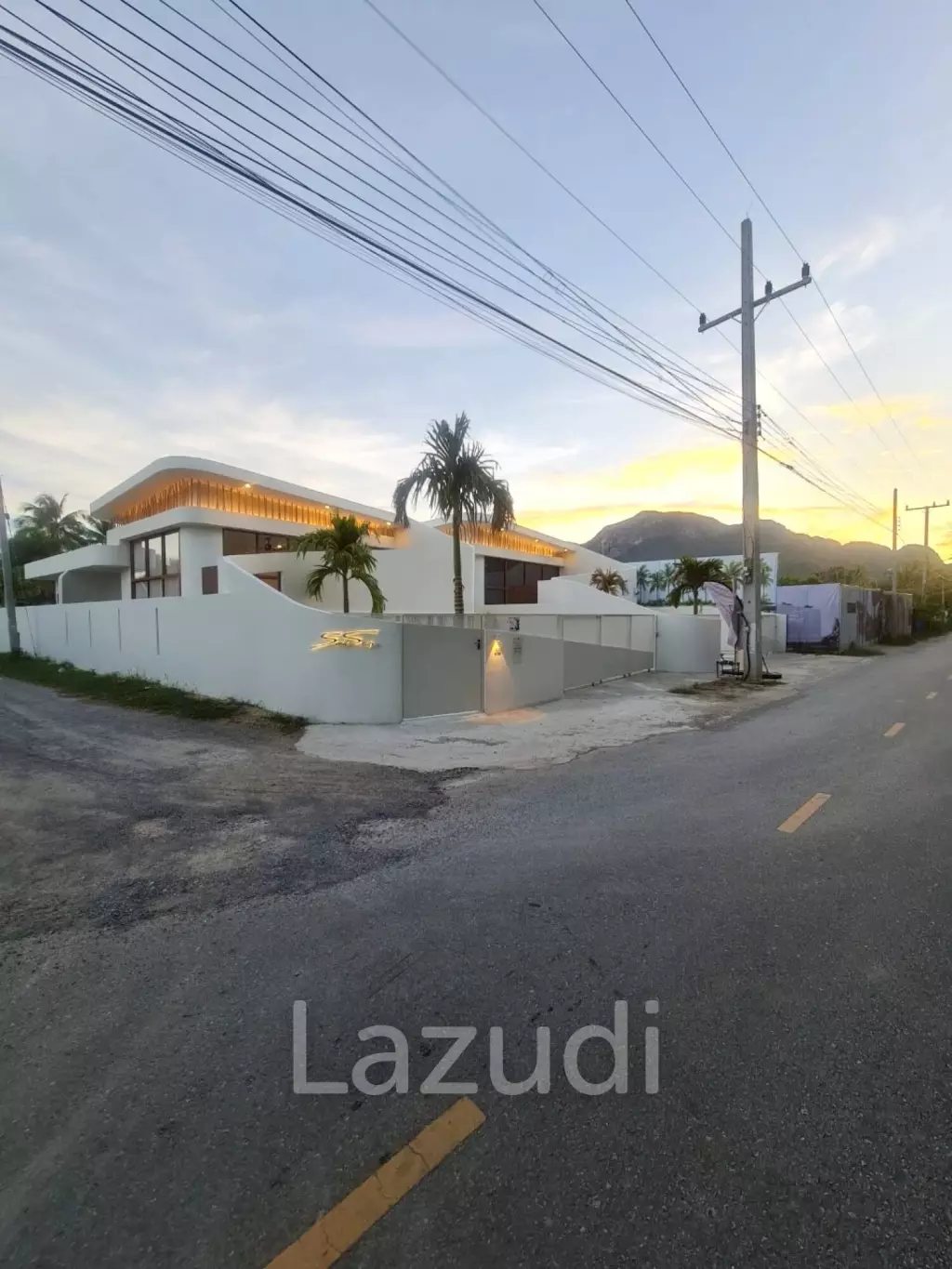 167 sqm Modern Pool Villa in Sam Roi Yot, Prachuap Khiri Khan