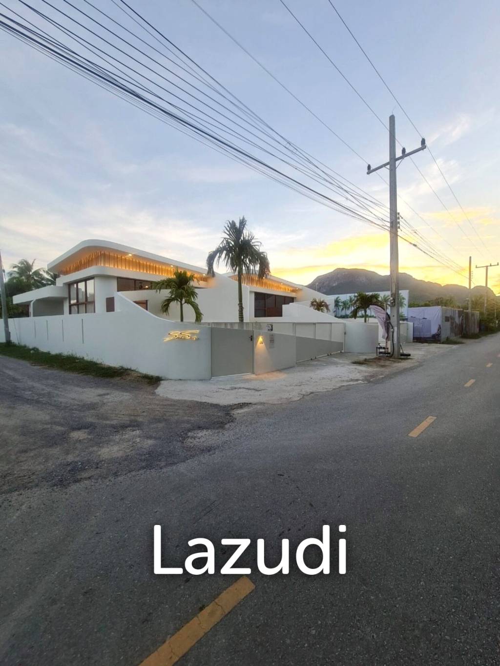 167 sqm Modern Pool Villa in Sam Roi Yot, Prachuap Khiri Khan