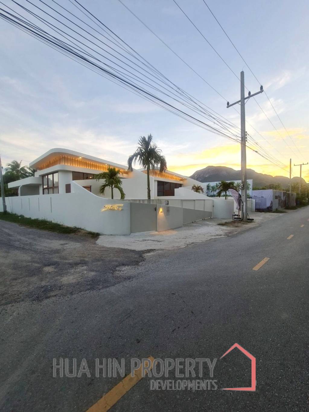 167 sqm Modern Pool Villa in Sam Roi Yot, Prachuap Khiri Khan