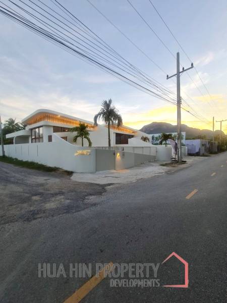 167 sqm Modern Pool Villa in Sam Roi Yot, Prachuap Khiri Khan