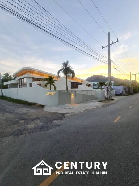 167 sqm Modern Pool Villa in Sam Roi Yot, Prachuap Khiri Khan