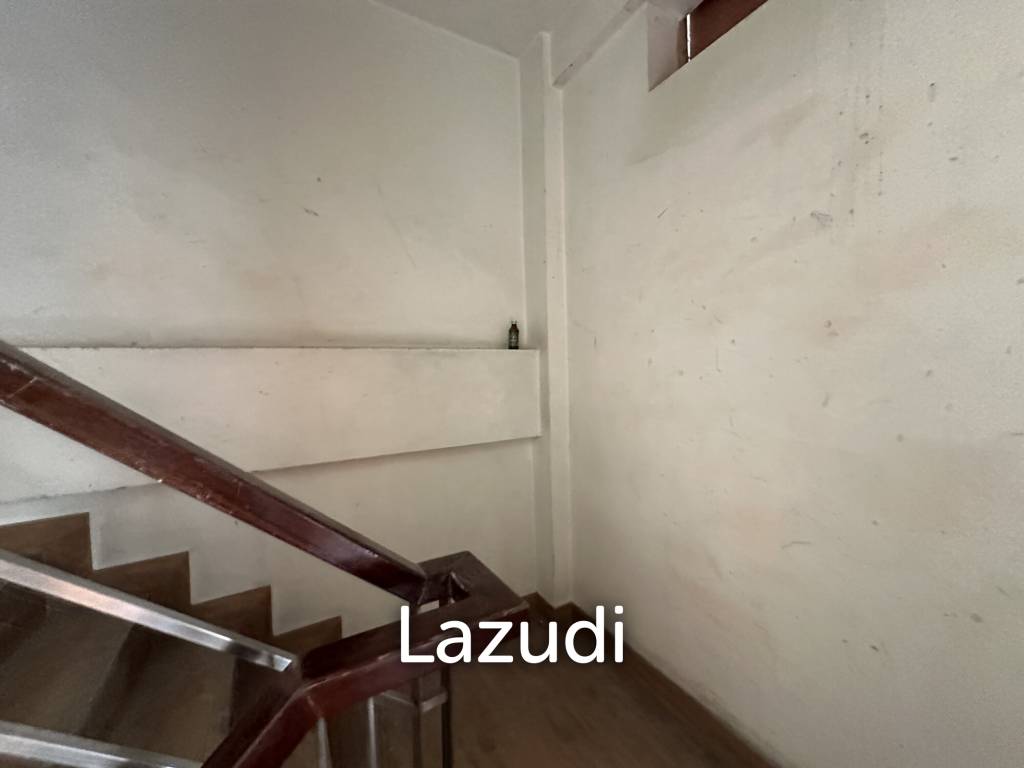 170 sqm corner retail space on 2 floors in Lumphini Bangkok