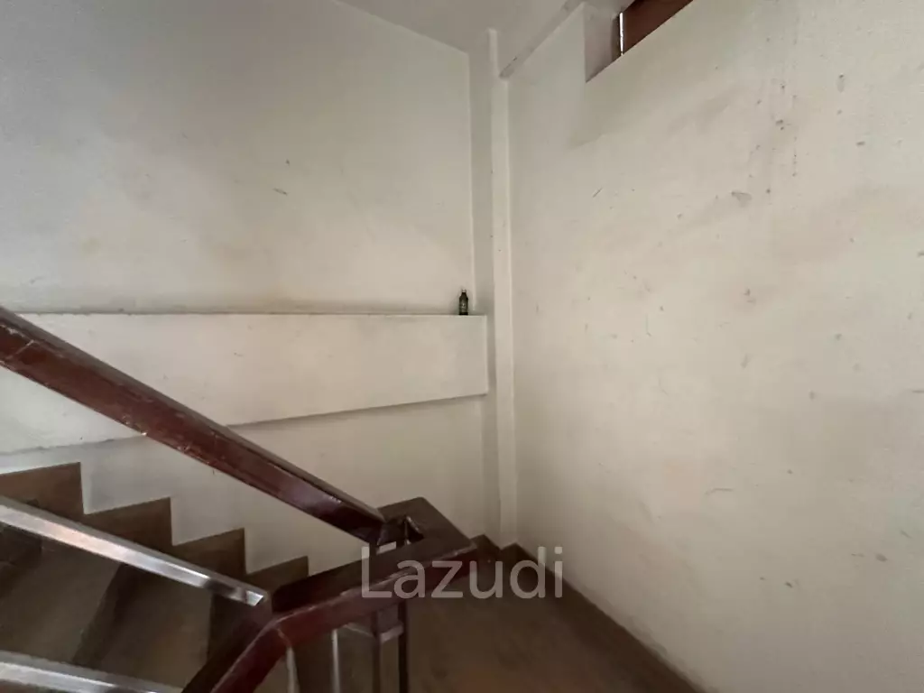 170 sqm corner retail space on 2 floors in Lumphini Bangkok