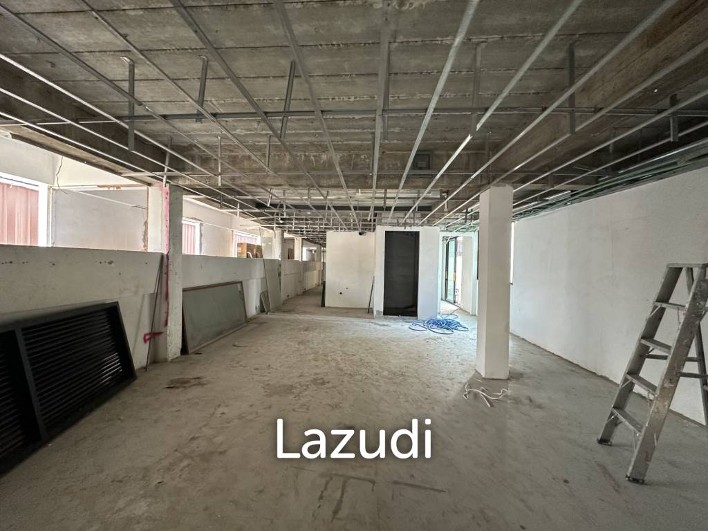 170 sqm corner retail space on 2 floors in Lumphini Bangkok