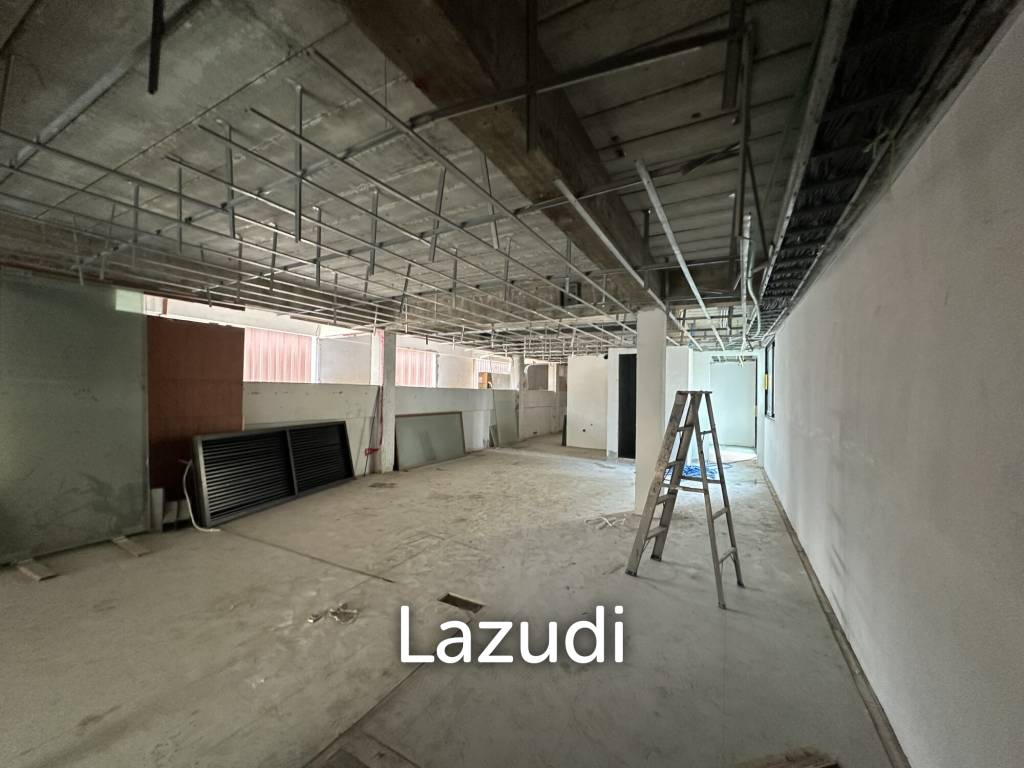 170 sqm corner retail space on 2 floors in Lumphini Bangkok