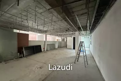 170 sqm corner retail space on 2 floors in Lumphini Bangkok