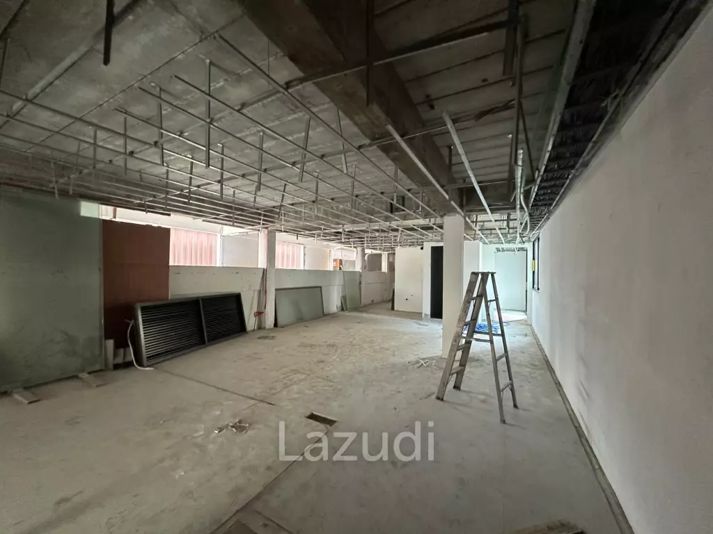 170 sqm corner retail space on 2 floors in Lumphini Bangkok