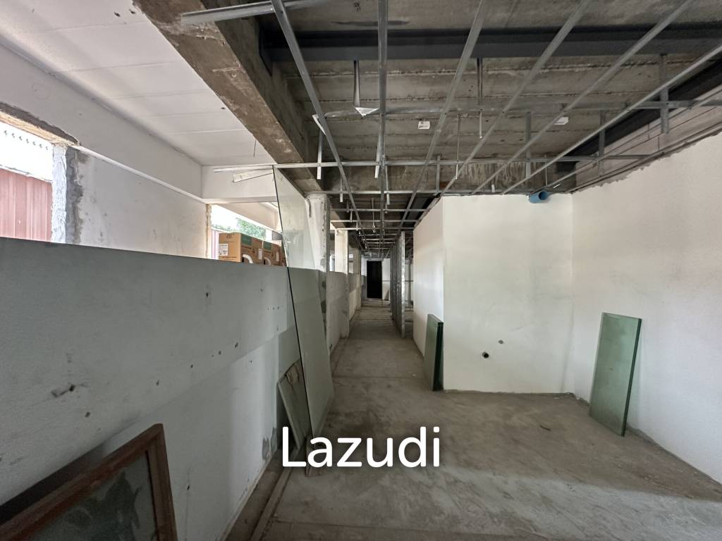 170 sqm corner retail space on 2 floors in Lumphini Bangkok