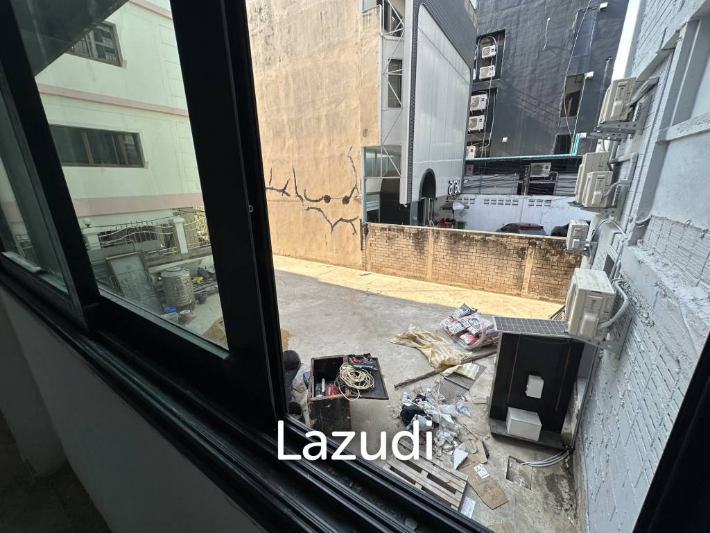 170 sqm corner retail space on 2 floors in Lumphini Bangkok