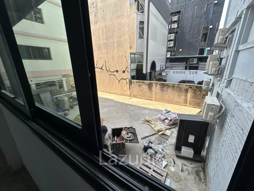 170 sqm corner retail space on 2 floors in Lumphini Bangkok