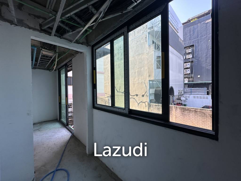170 sqm corner retail space on 2 floors in Lumphini Bangkok