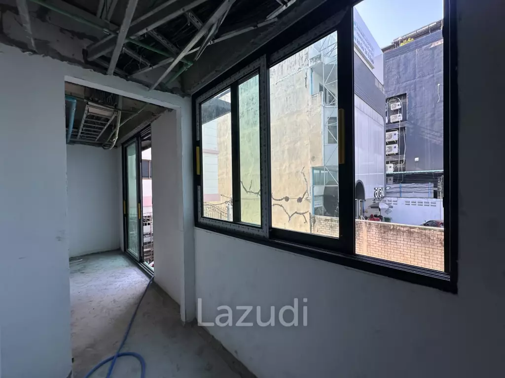 170 sqm corner retail space on 2 floors in Lumphini Bangkok