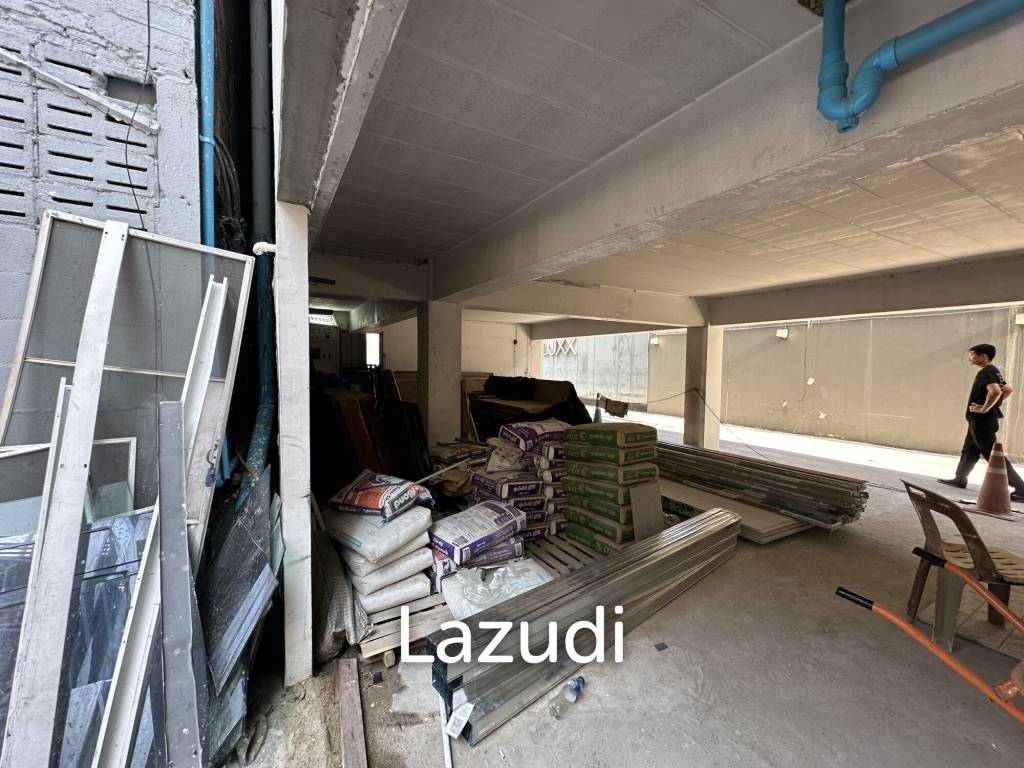170 sqm corner retail space on 2 floors in Lumphini Bangkok