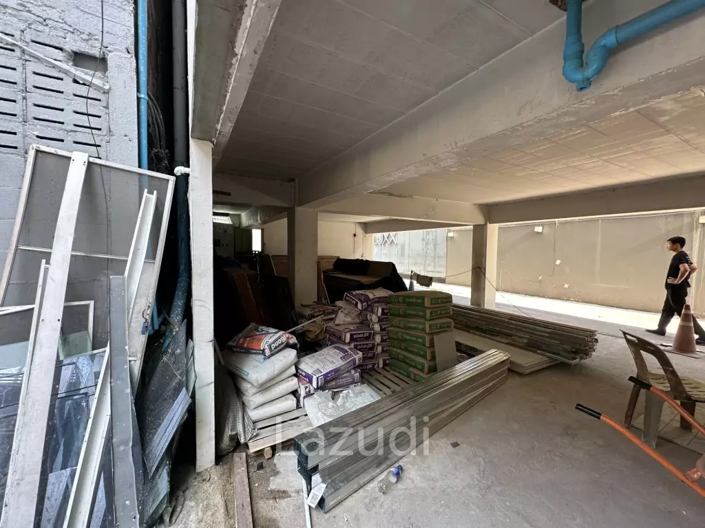 170 sqm corner retail space on 2 floors in Lumphini Bangkok