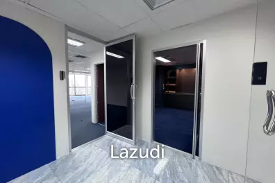 228 sqm high floor office Chartered Square Si Lom Bangkok