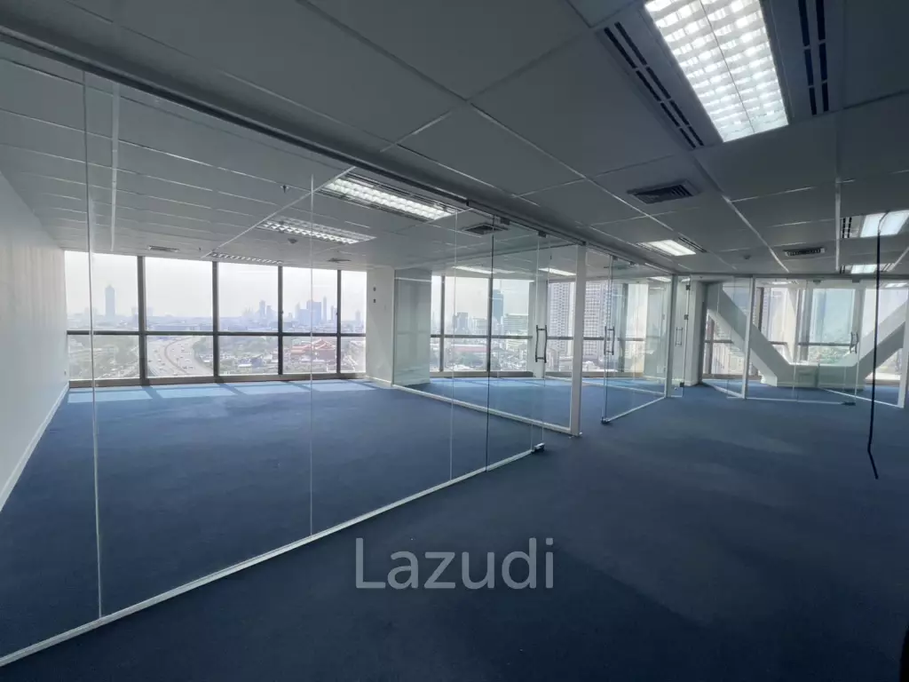 228 sqm high floor office Chartered Square Si Lom Bangkok