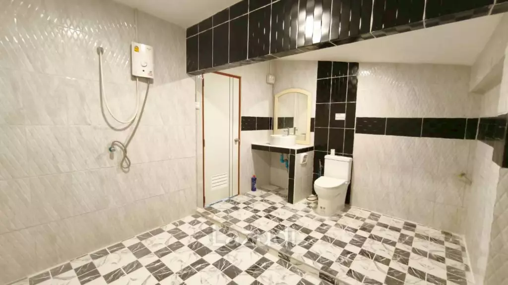 Spacious 5-Bedroom House For Rent Wantana Village