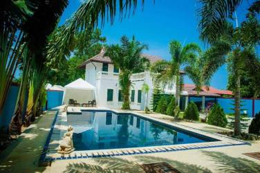 4-Bedroom Pool Villa for Sale in Cherng Talay Near Laguna