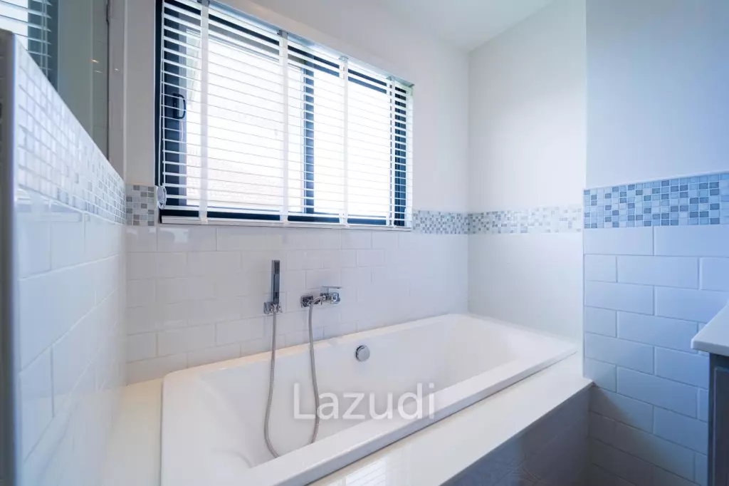 New Modern 3 Bedroom Villa! (MB35)