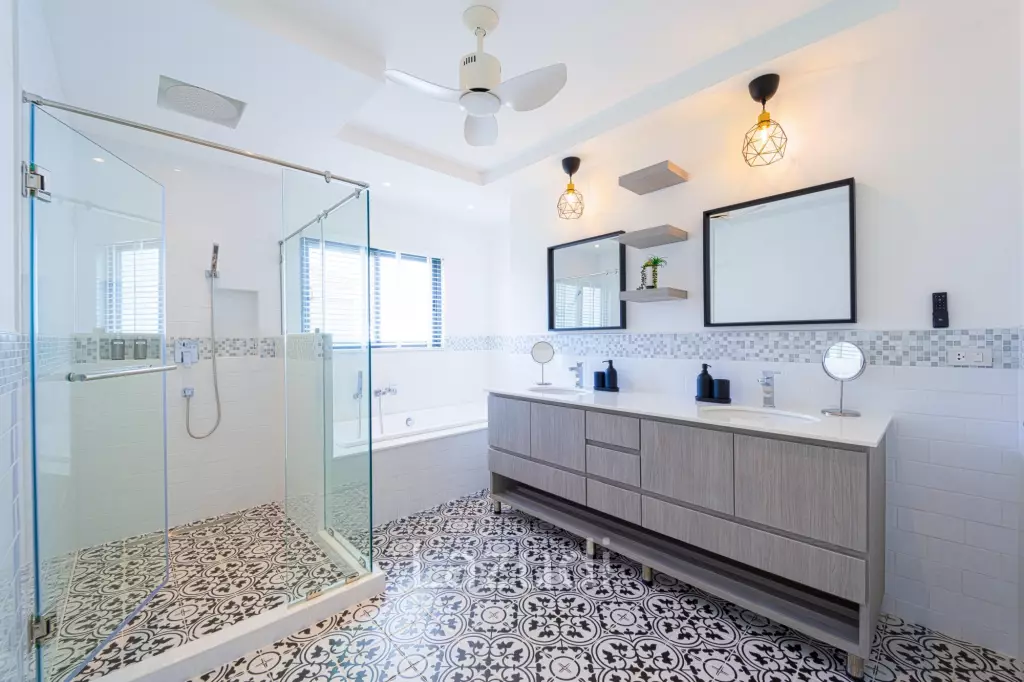 New Modern 3 Bedroom Villa! (MB35)