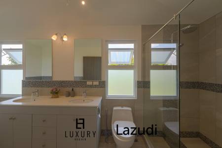 500 平方米 3 床 2 洗澡 别墅 对于 租