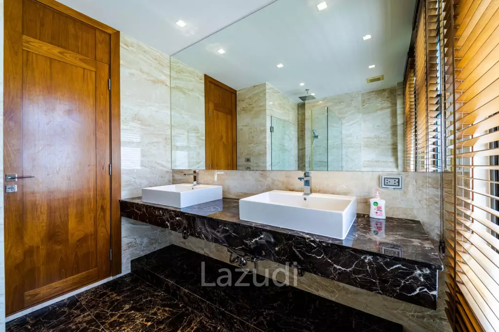 Luxury Mansion On Golf Course (BMG5)