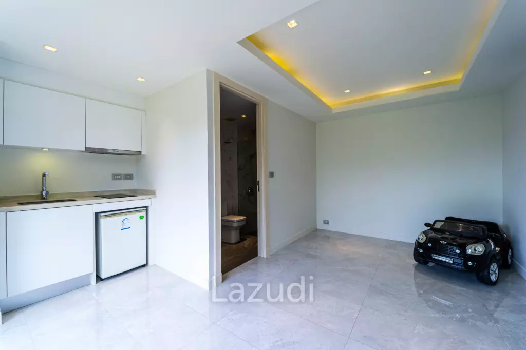Luxury Mansion On Golf Course (BMG5)