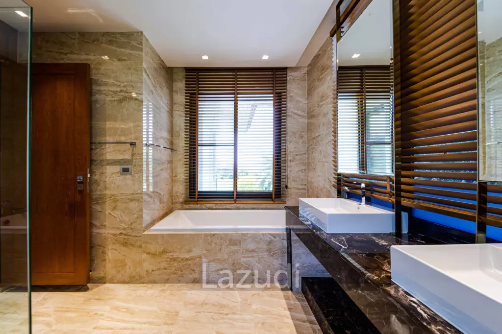 Luxury Mansion On Golf Course (BMG5)