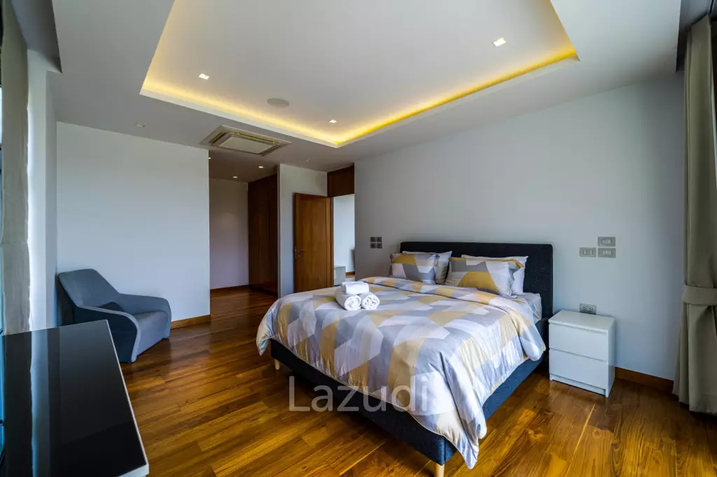 Luxury Mansion On Golf Course (BMG5)