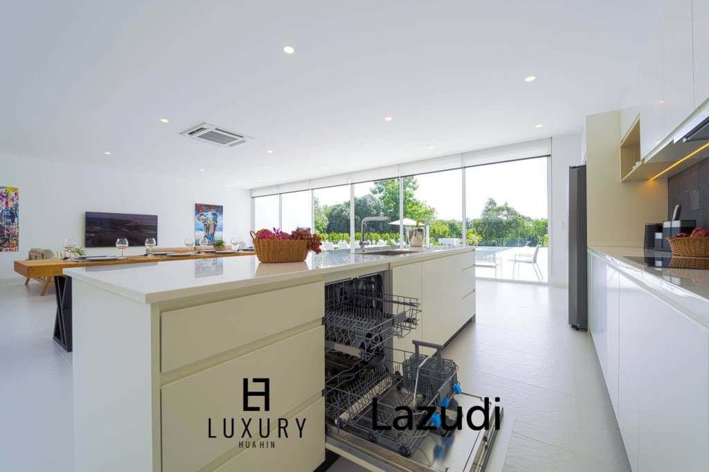 12,550 平方米 4 床 5 洗澡 别墅 对于 租