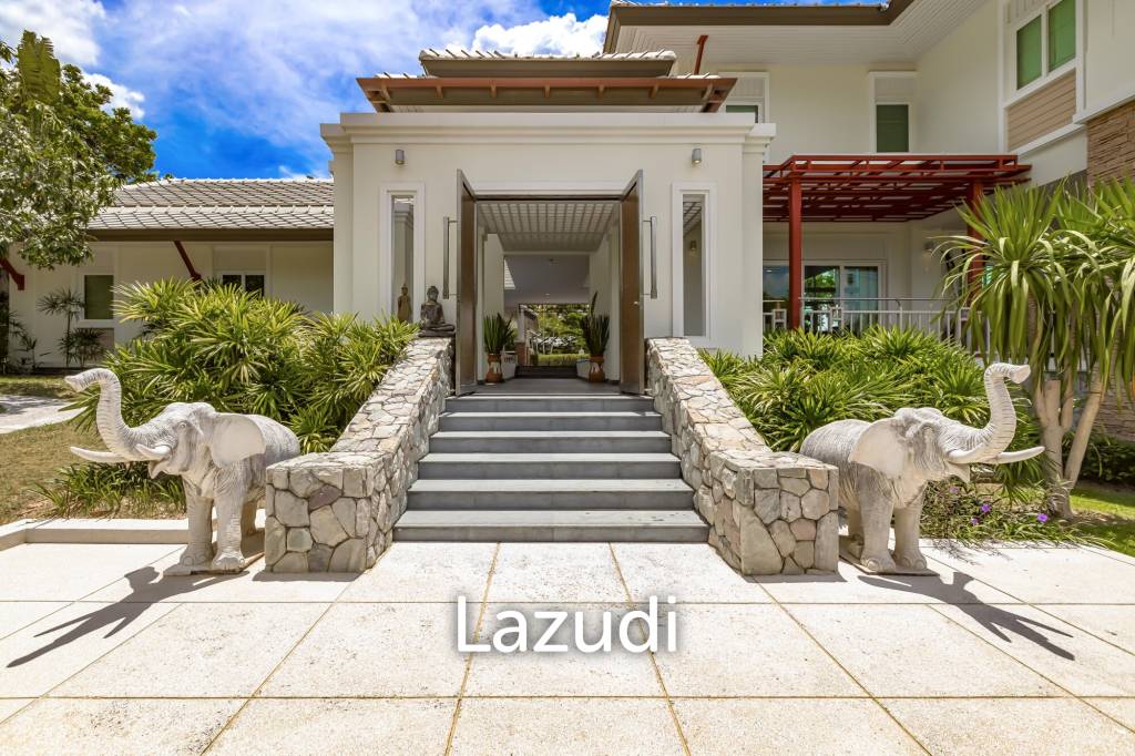 7 Bedrooms Mansion on The Golf Course! (JB2)