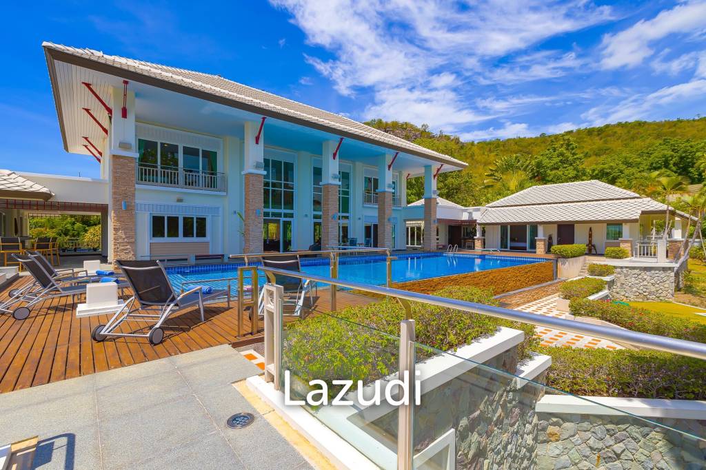 7 Bedrooms Mansion on The Golf Course! (JB2)