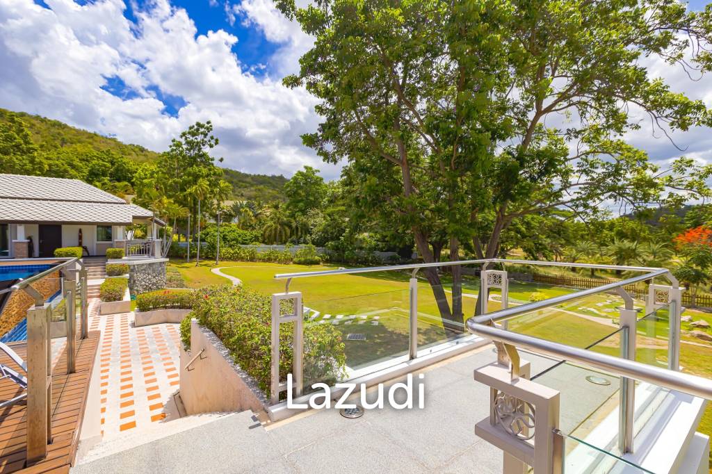 7 Bedrooms Mansion on The Golf Course! (JB2)