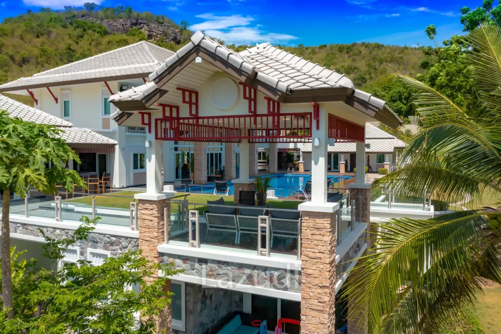 7 Bedrooms Mansion on The Golf Course! (JB2)