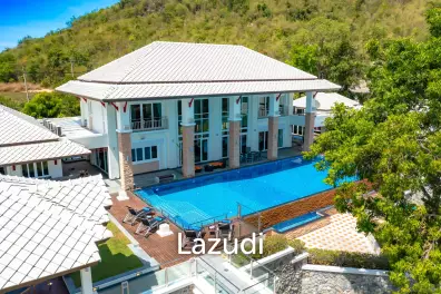 7 Bedrooms Mansion on The Golf Course! (JB2)
