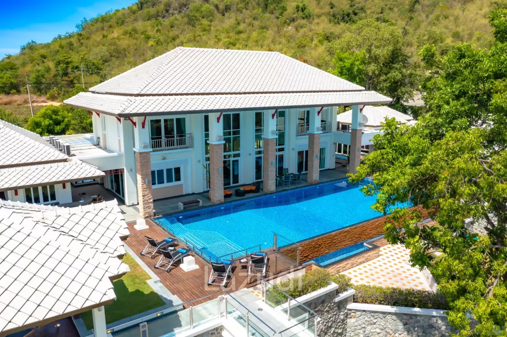 7 Bedrooms Mansion on The Golf Course! (JB2)
